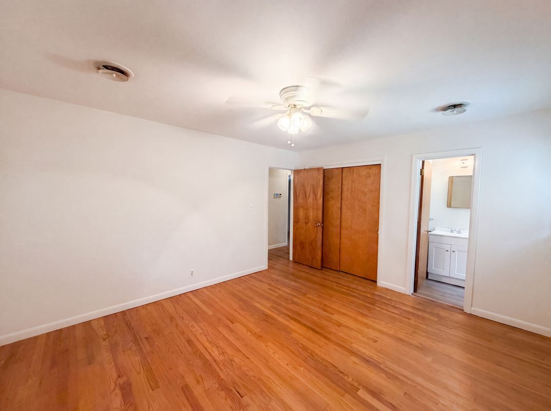 Photo 4 of 17 of 810 Beaver Dam Rd, Raleigh, NC
