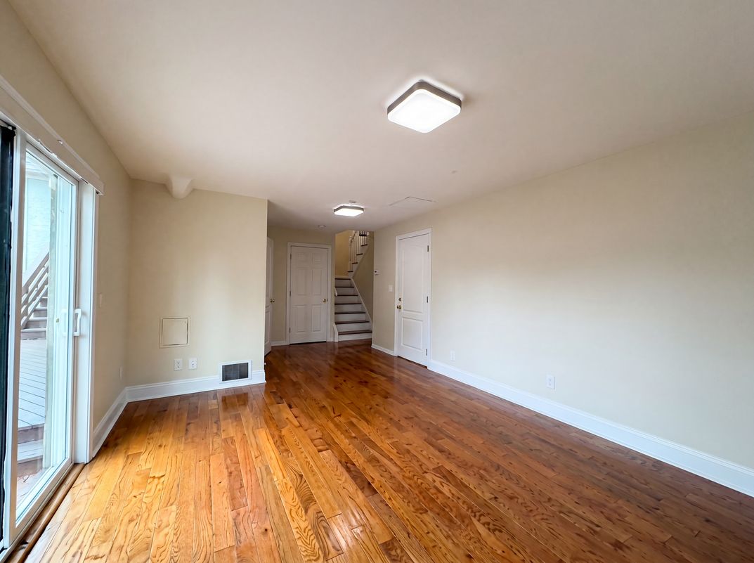 Photo 10 of 31 of 10489 Cinderella Dr, Montgomery, OH