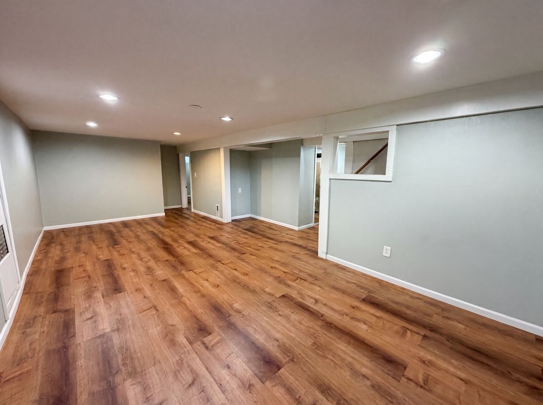 Photo 18 of 27 of 2591 Aldine St, Roseville, MN