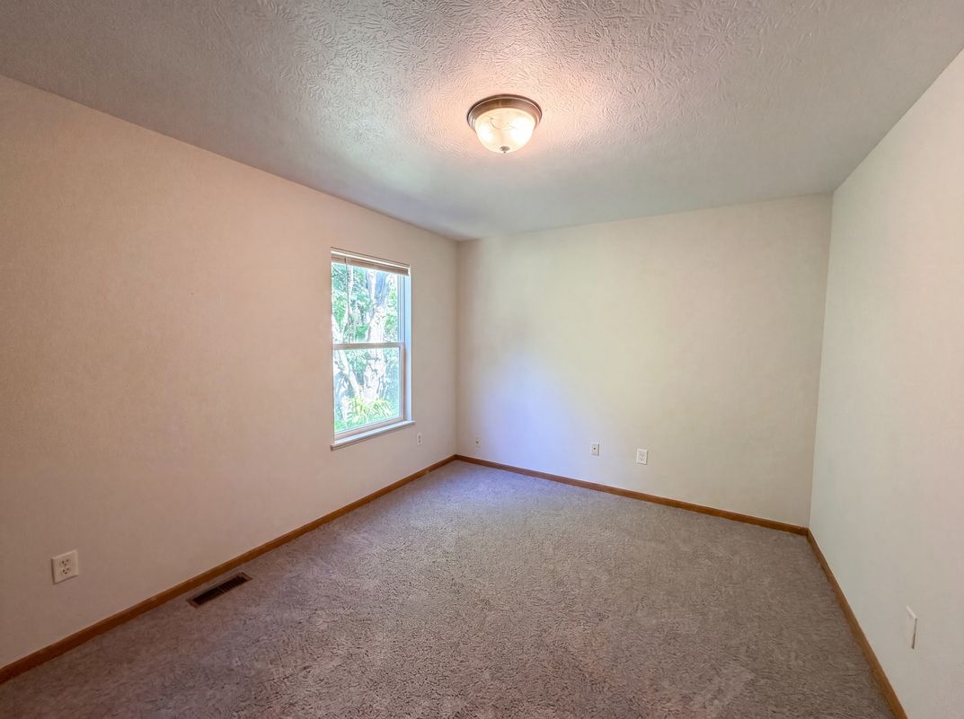 Photo 4 of 19 of 1004 Bellows St, Akron, OH