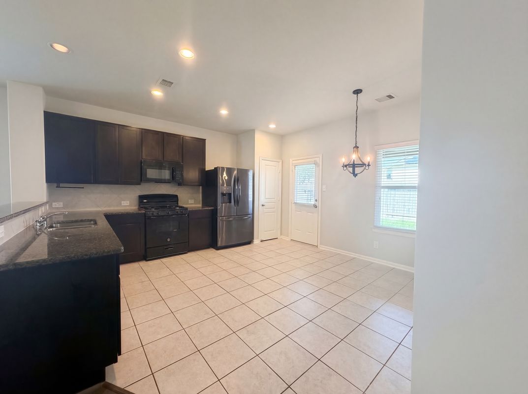 Photo 15 of 23 of 1038 Cash St, Alvin, TX