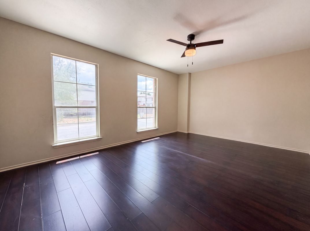 Photo 8 of 19 of 10602 Springwood Sq, Universal City, TX