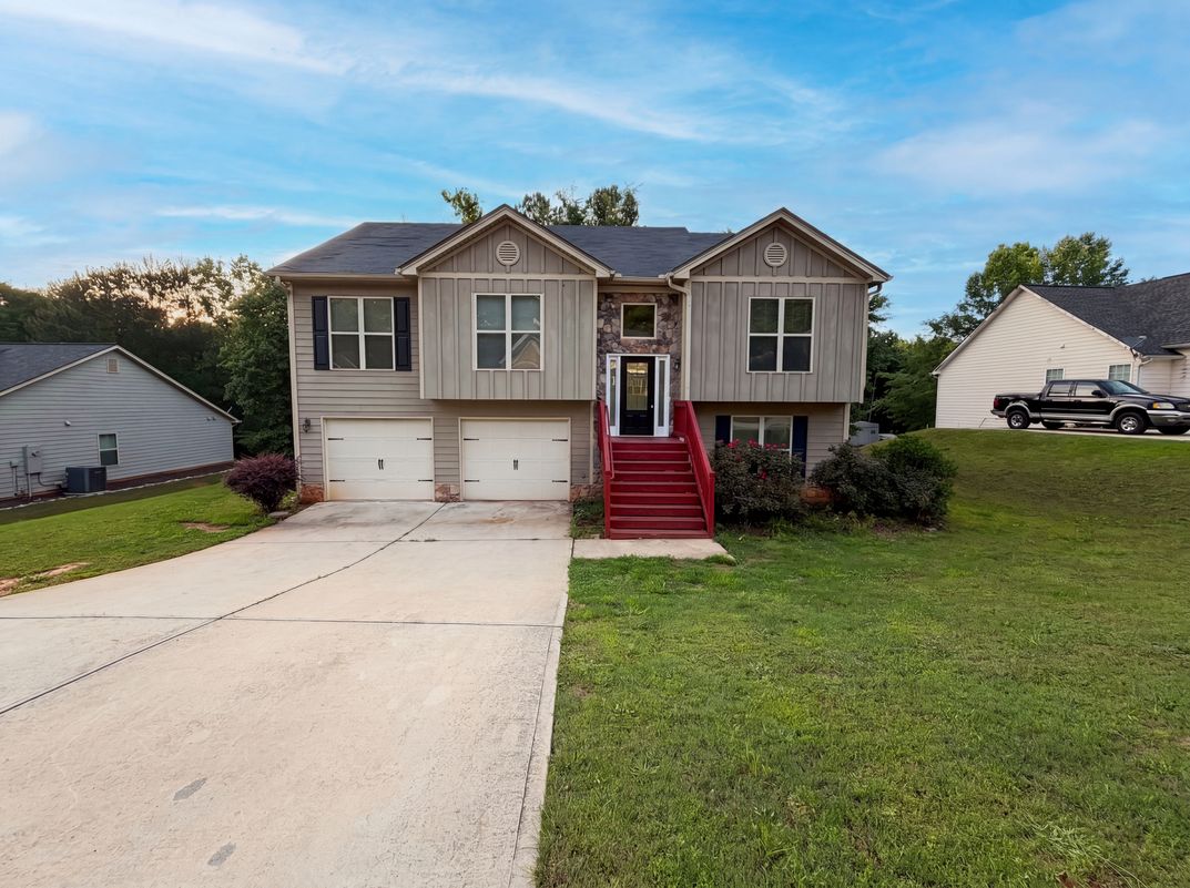 Property photo 1 of 410 Redtail Rd