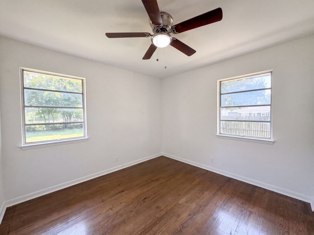Photo 10 of 16 of 1213 S Ridgeway Dr, Cleburne, TX