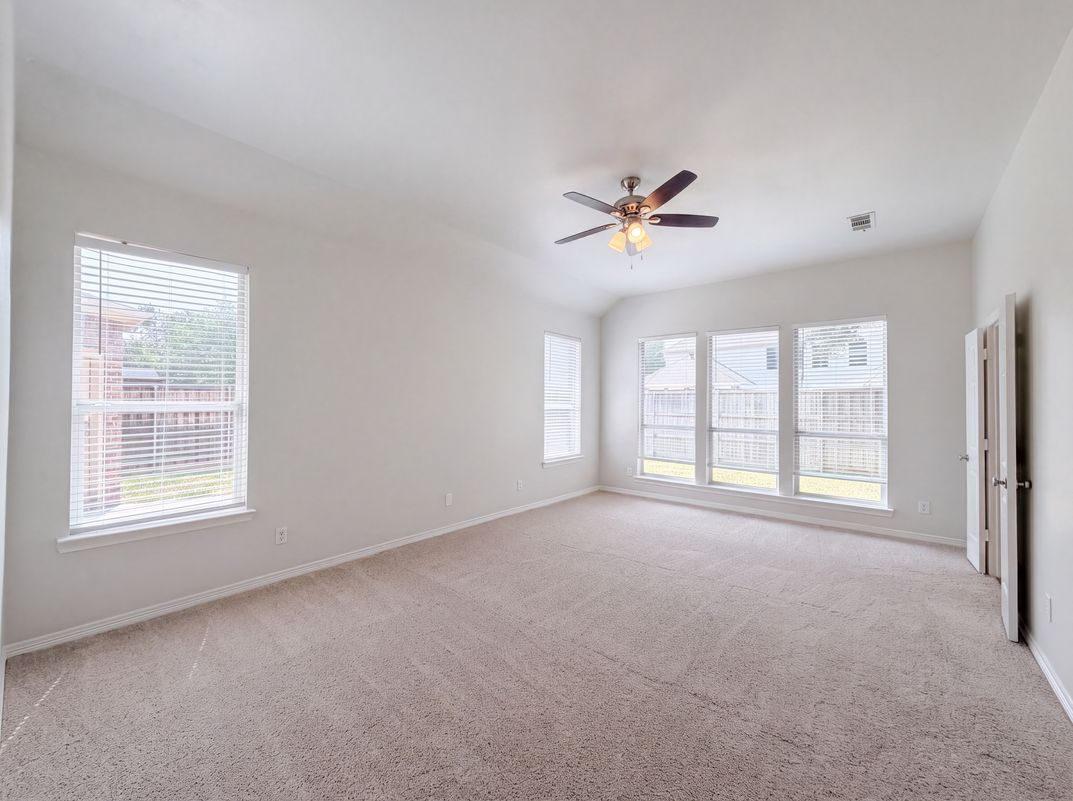 Photo 12 of 31 of 1221 Old Oak Trl, Flower Mound, TX