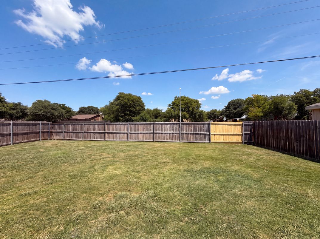 Photo 17 of 18 of 632 Stirrup Bar Dr, Fort Worth, TX