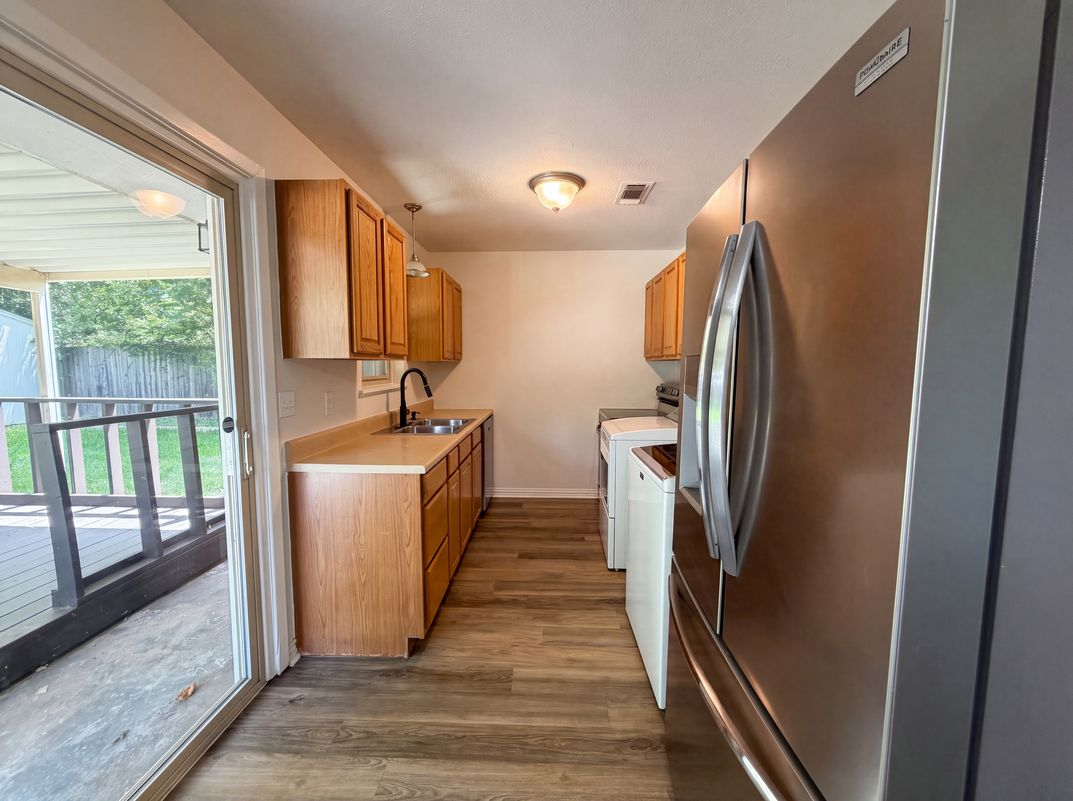 Photo 6 of 21 of 2549 Steven Dr, Denison, TX