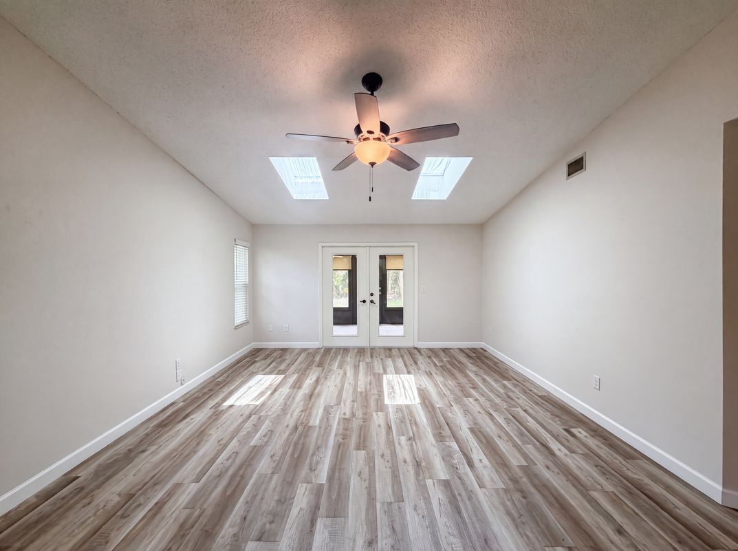 Photo 3 of 19 of 228 Bob White Ct, Daytona Beach, FL