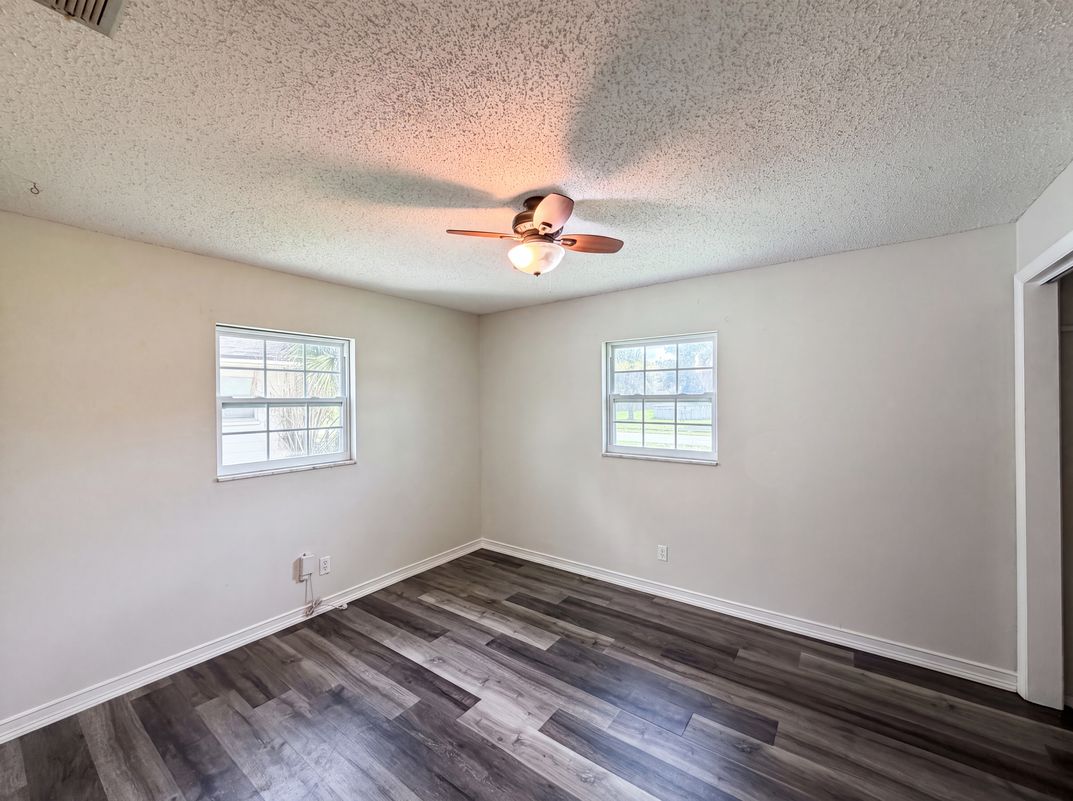 Photo 12 of 18 of 1823 Lori Ln W, Lakeland, FL