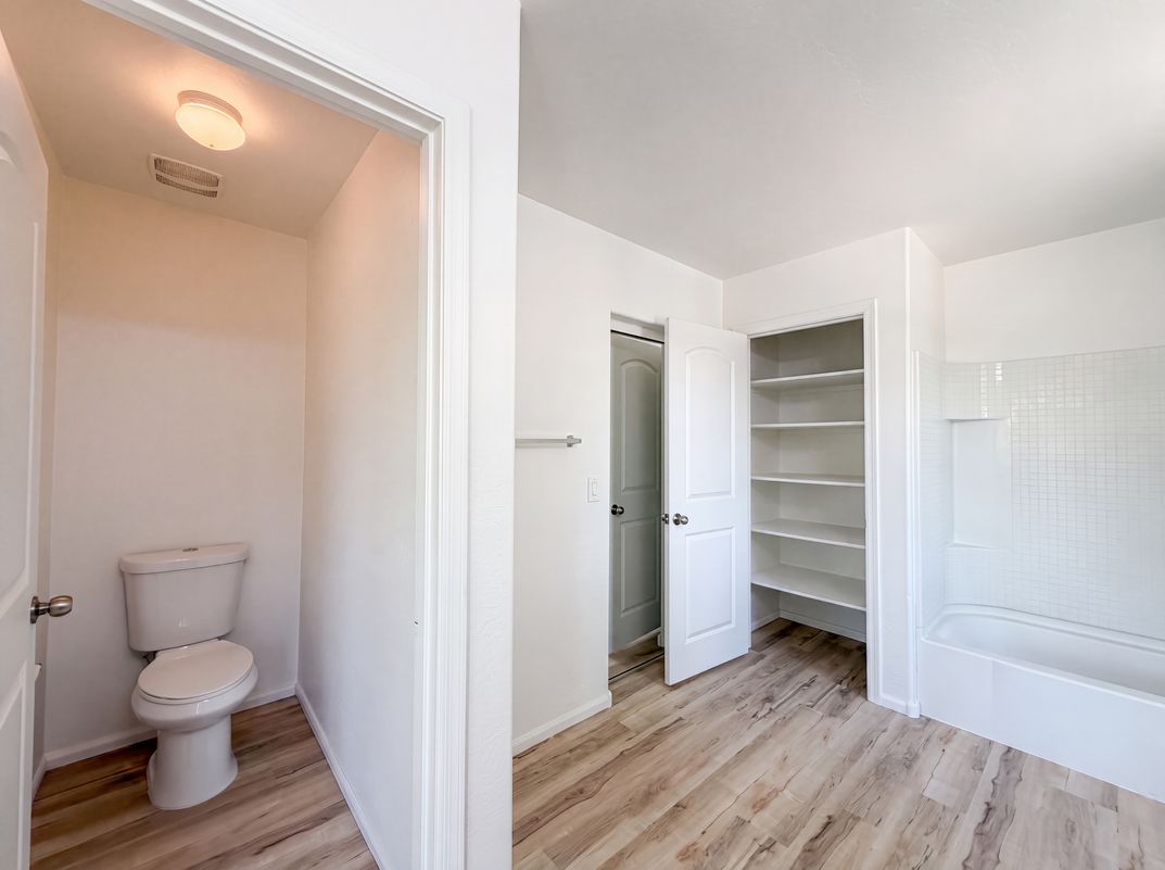Photo 13 of 27 of 7730 W Giles Rd, Phoenix, AZ