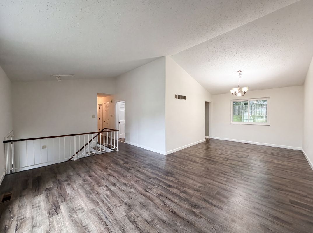 Photo 3 of 20 of 743 Eaglebrooke Dr, Ballwin, MO