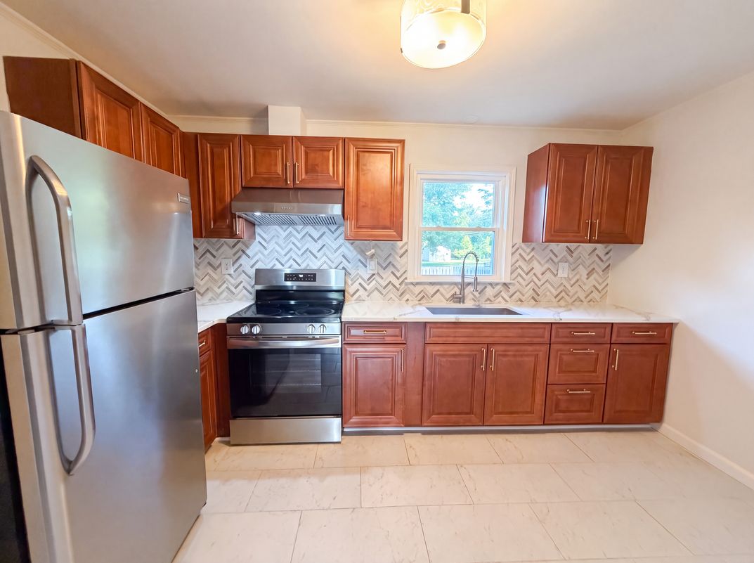 Property photo 2 of 1248 Christopher Cir