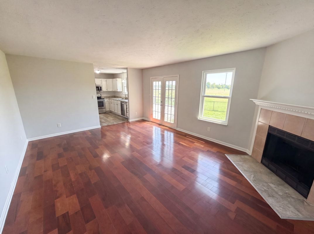 Photo 12 of 28 of 2219 Rolling Oak Dr, Indianapolis, IN