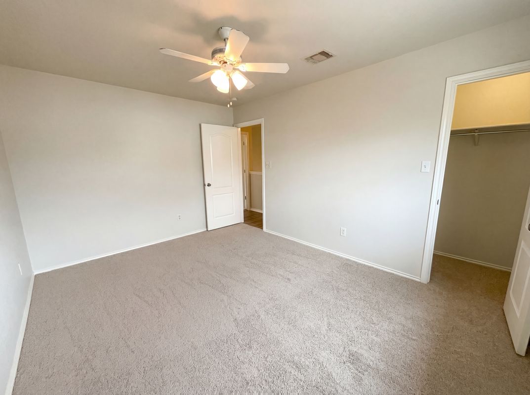 Photo 14 of 18 of 8807 Mesa Vis, San Antonio, TX