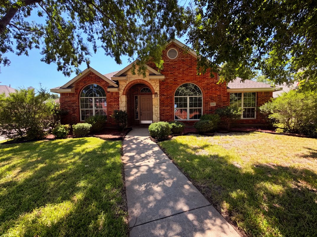 Photo 14 of 16 of 6401 Marquett Dr, Rowlett, TX