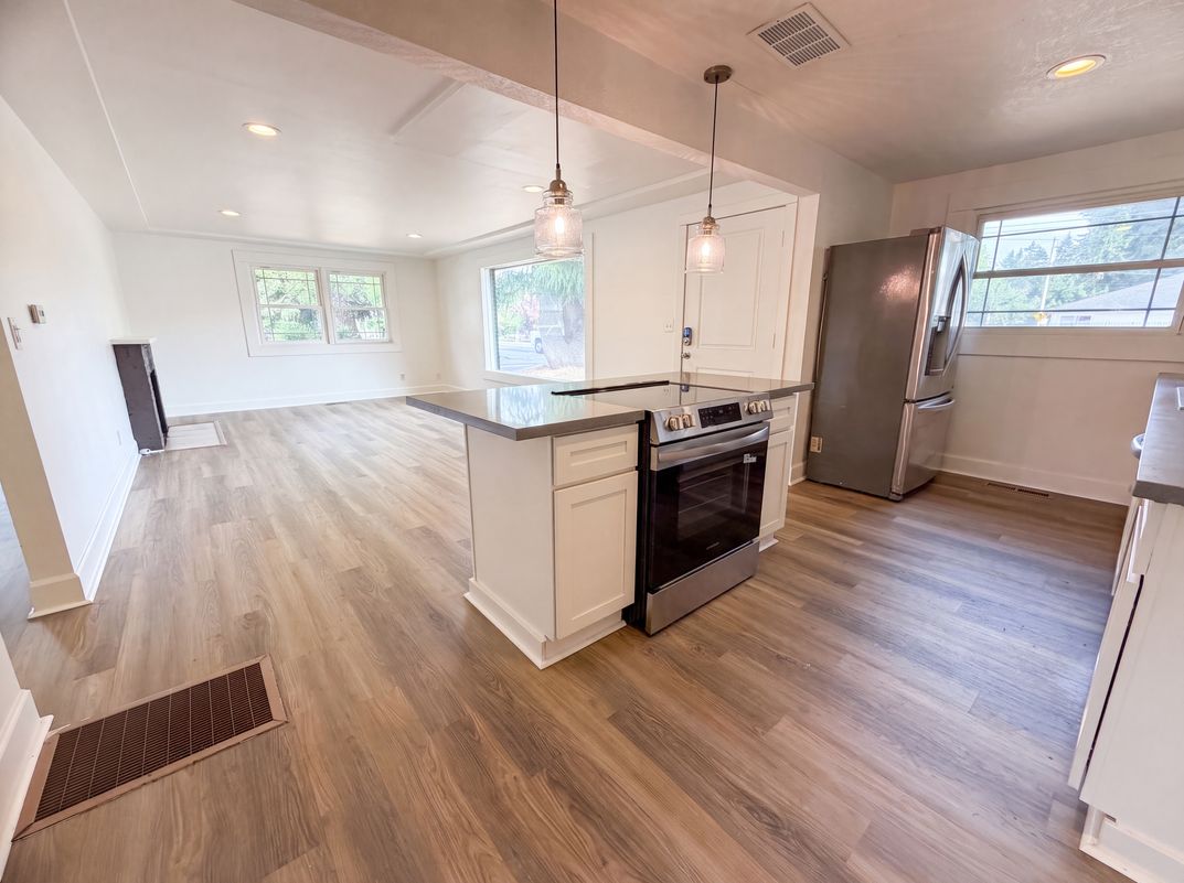 Photo 8 of 16 of 11650 NE Glisan St, Portland, OR
