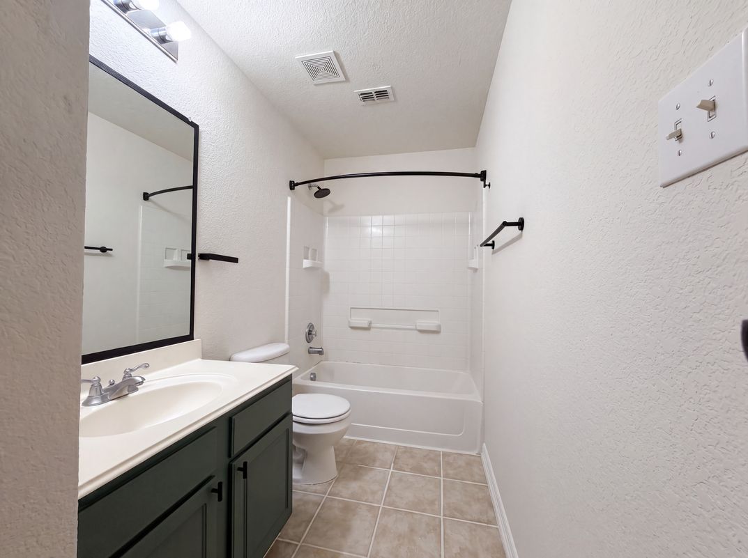 Photo 16 of 24 of 1420 Fleetwood Cove Dr, Grand Prairie, TX