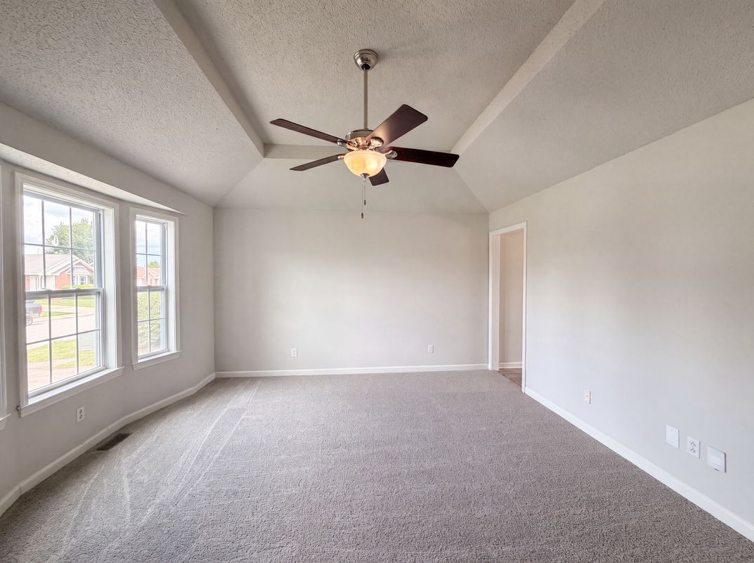 Photo 4 of 17 of 234 Grassmire Dr, Clarksville, TN