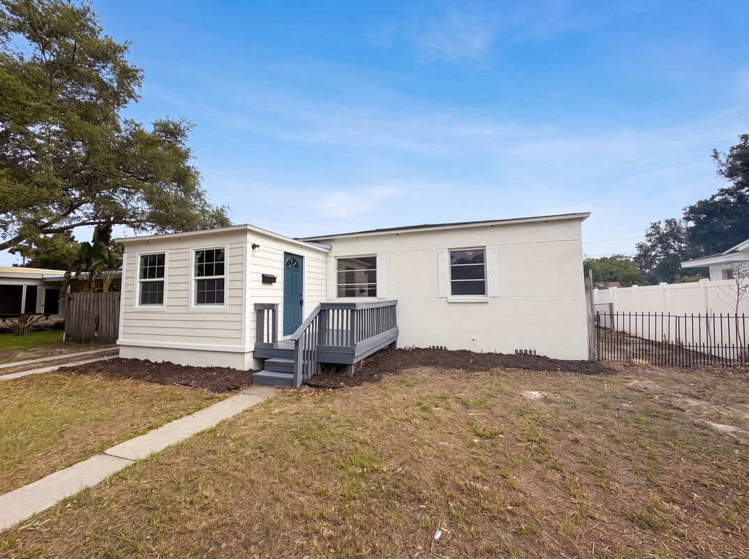 Photo 23 of 32 of 6129 5th Ave N, Saint Petersburg, FL