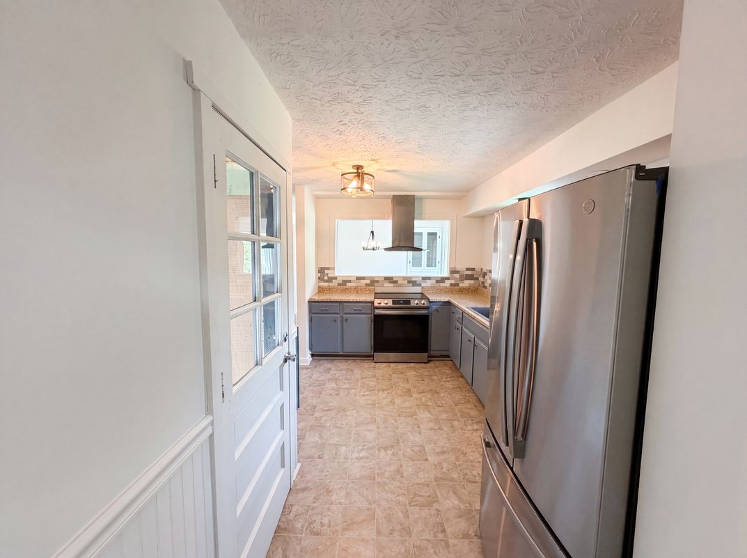 Photo 11 of 30 of 8505 Troutman Ln, Knoxville, TN