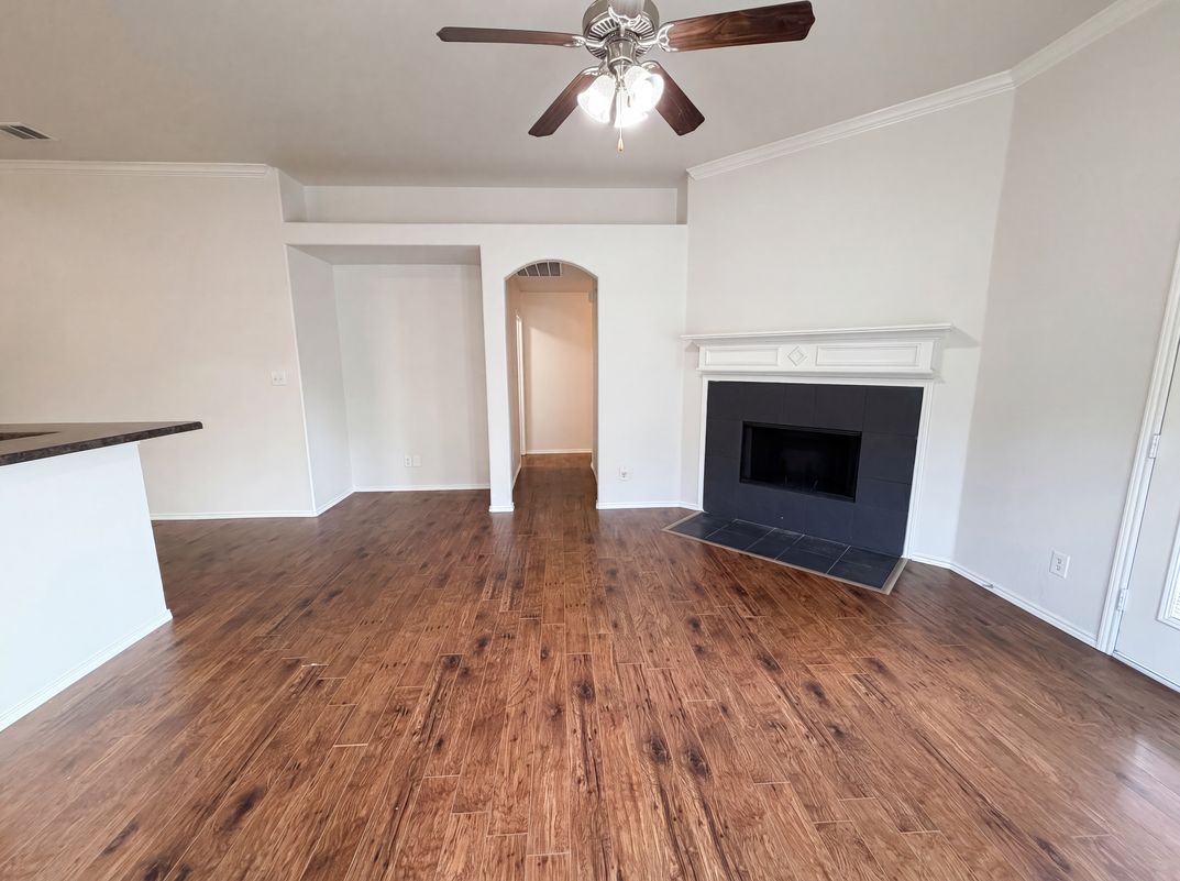 Photo 8 of 17 of 1618 Hillside Dr, Waxahachie, TX