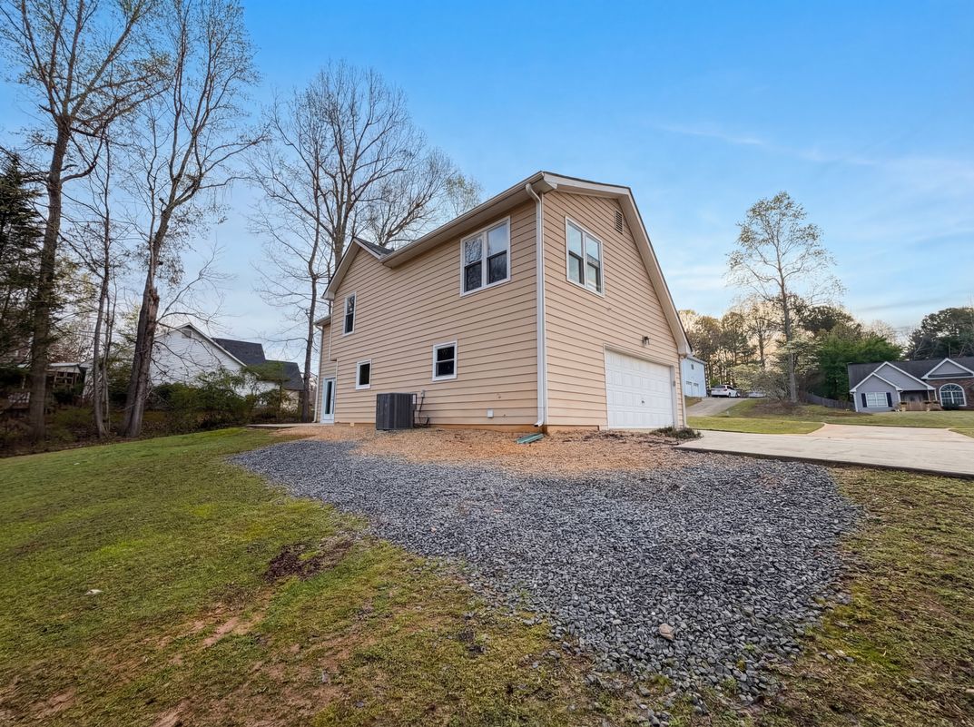 Photo 7 of 29 of 1965 Deer Creek Trl, Buford, GA