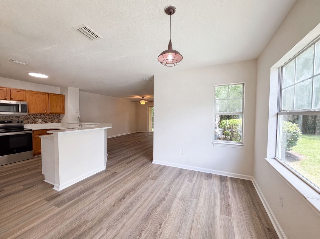 Photo 8 of 22 of 8550 Argyle Business Loop, Jacksonville, FL