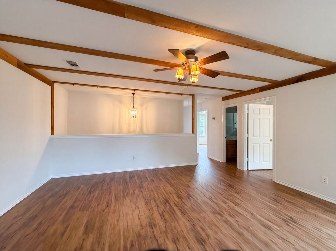 Photo 9 of 27 of 6218 Kingswood Dr, Arlington, TX