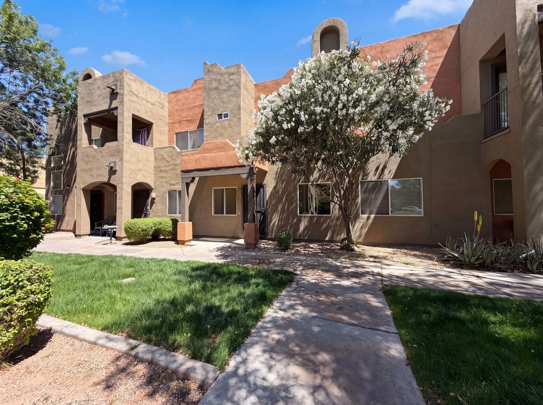 Property photo 1 of 1718 W Colter St Unit 174
