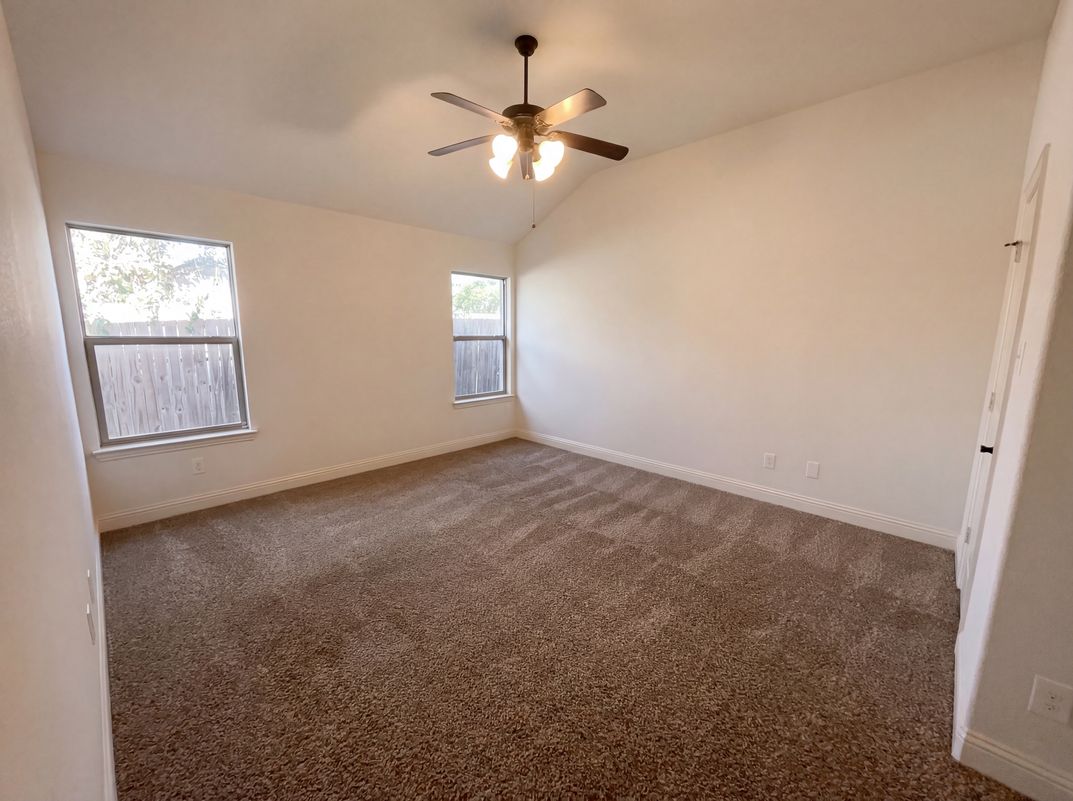 Photo 8 of 26 of 4522 Mariner Dr, Rowlett, TX