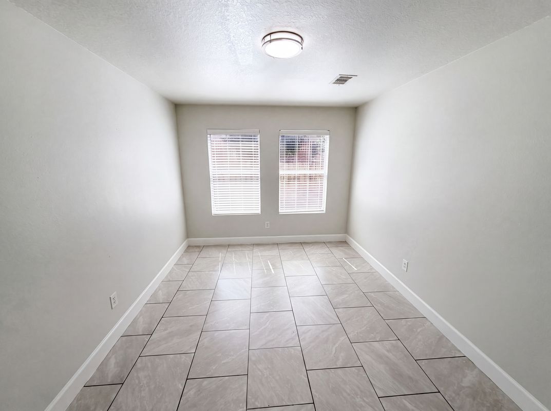 Photo 11 of 26 of 7327 Fox Hall Ln, Humble, TX