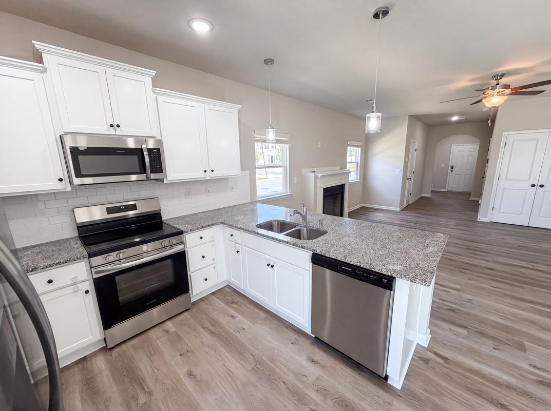 Photo 9 of 25 of 4104 Stoneygreen Ln, Charlotte, NC