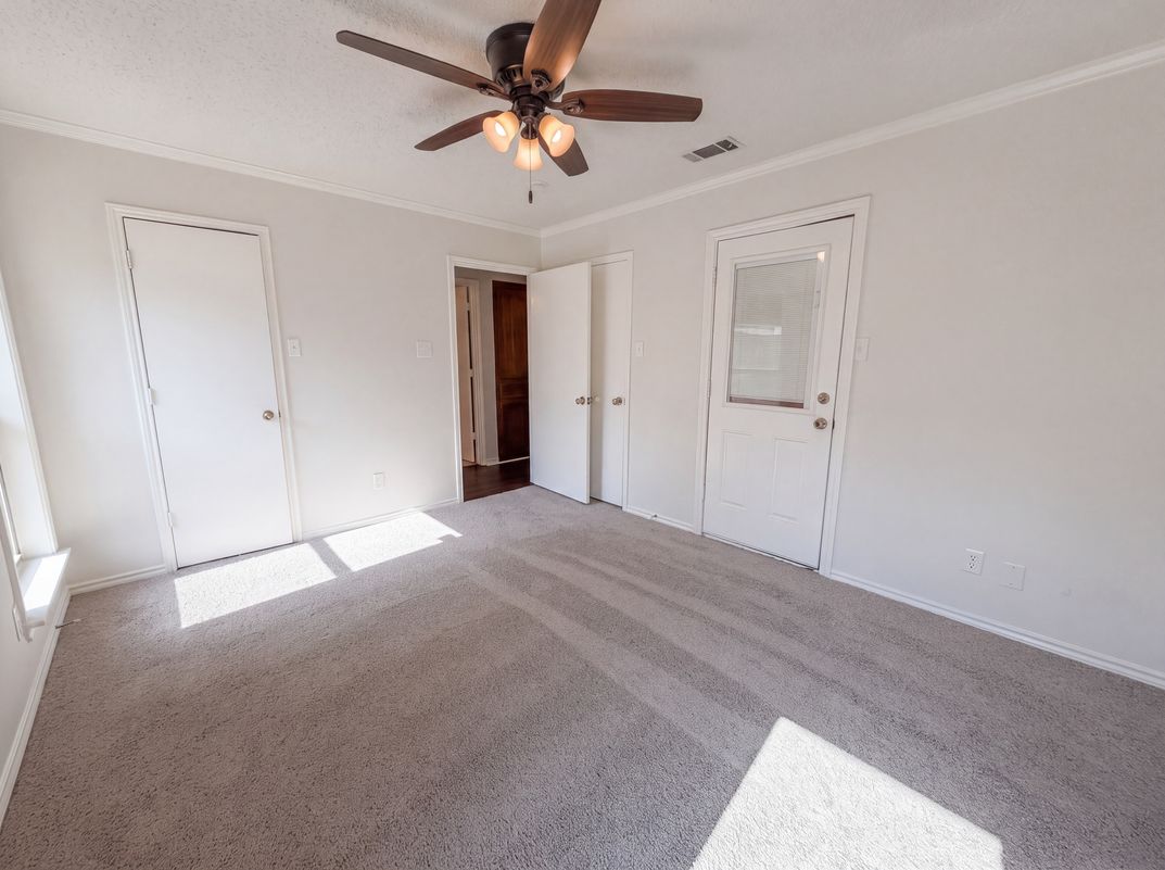 Photo 4 of 18 of 1406 Tad St, Ennis, TX