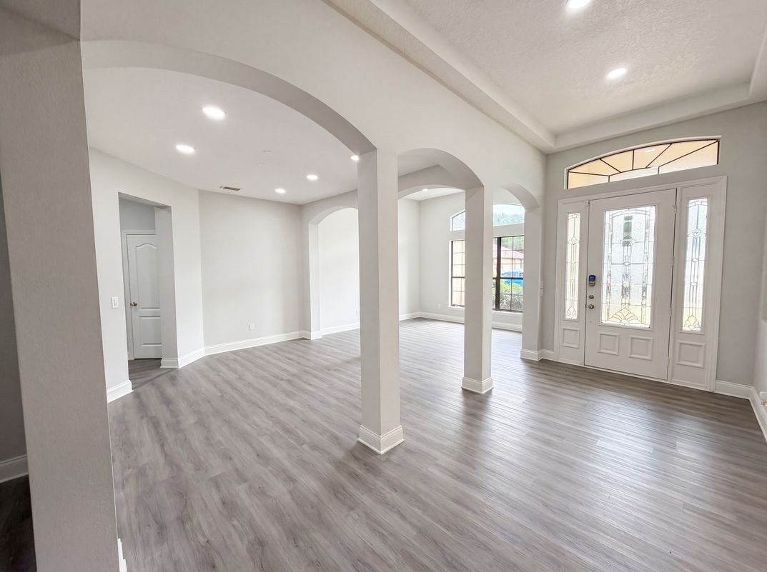 Photo 11 of 26 of 216 Blue Crystal Dr, Deland, FL