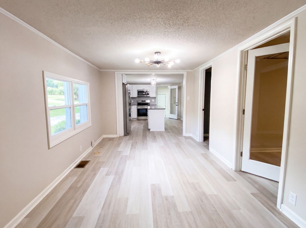 Photo 9 of 32 of 630 S Lee St, Batesburg, SC