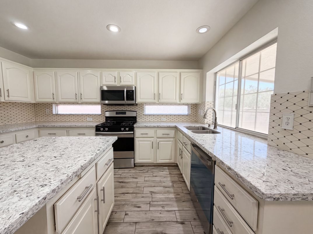 Property photo 2 of 6335 Pavestone Ln