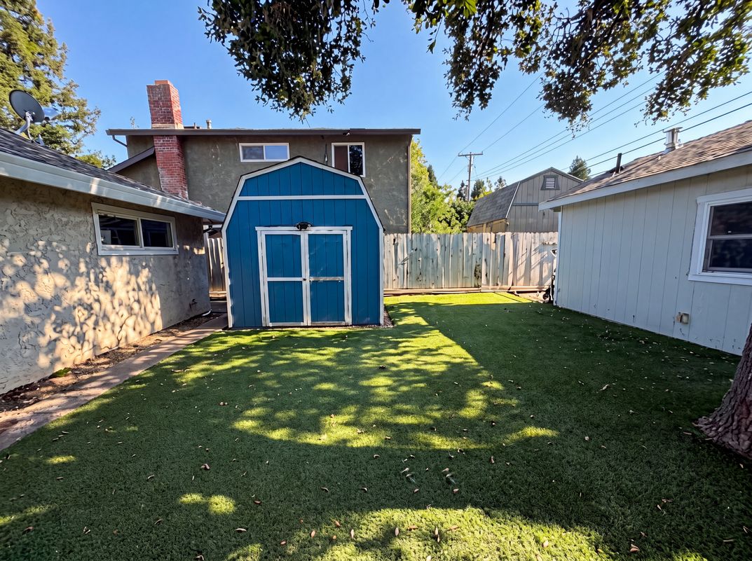 Photo 5 of 31 of 1422 Oakmont Dr, Roseville, CA