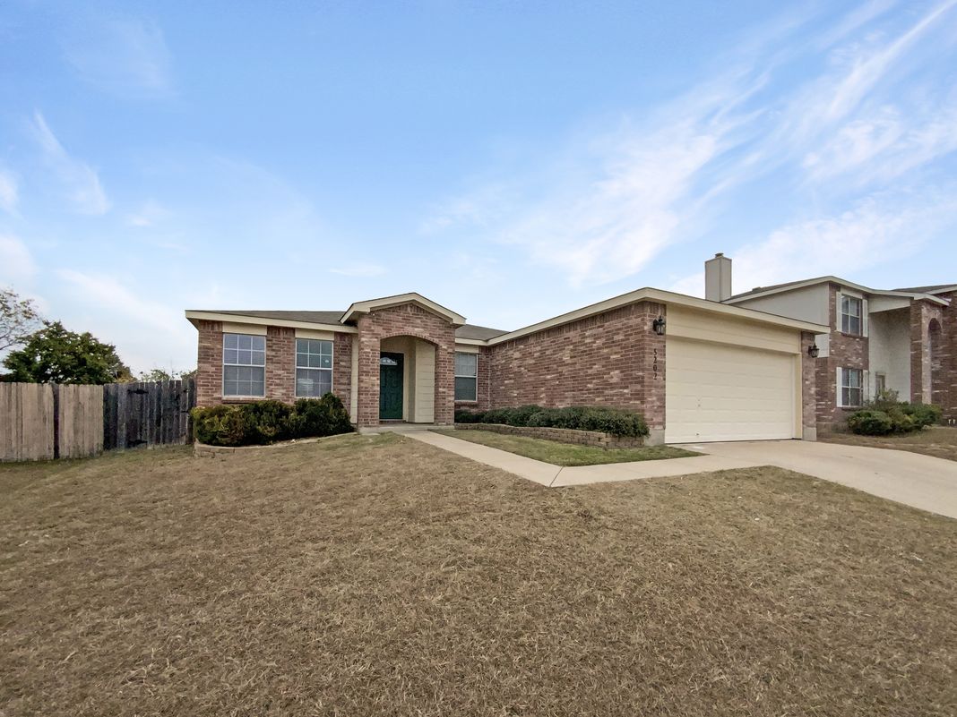 Photo 6 of 16 of 5202 Oster Dr, Killeen, TX