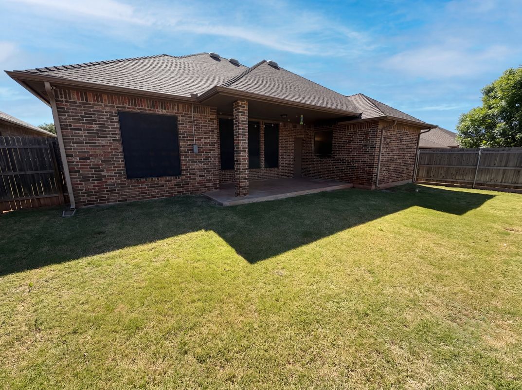 Photo 5 of 16 of 15941 Sky Run Dr, Edmond, OK