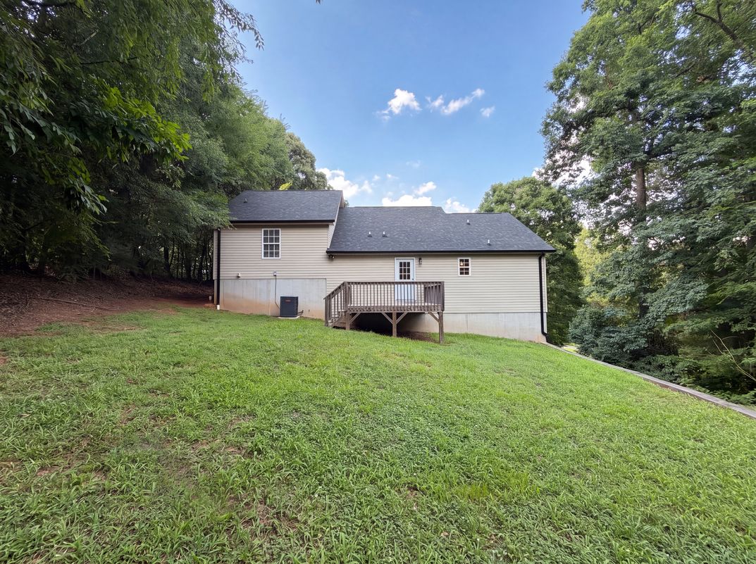 Photo 5 of 25 of 930 Marshall Dr, Concord, NC