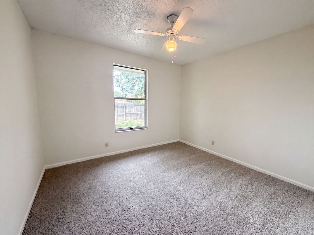 Photo 8 of 19 of 6320 Ian Chad Dr E, Jacksonville, FL