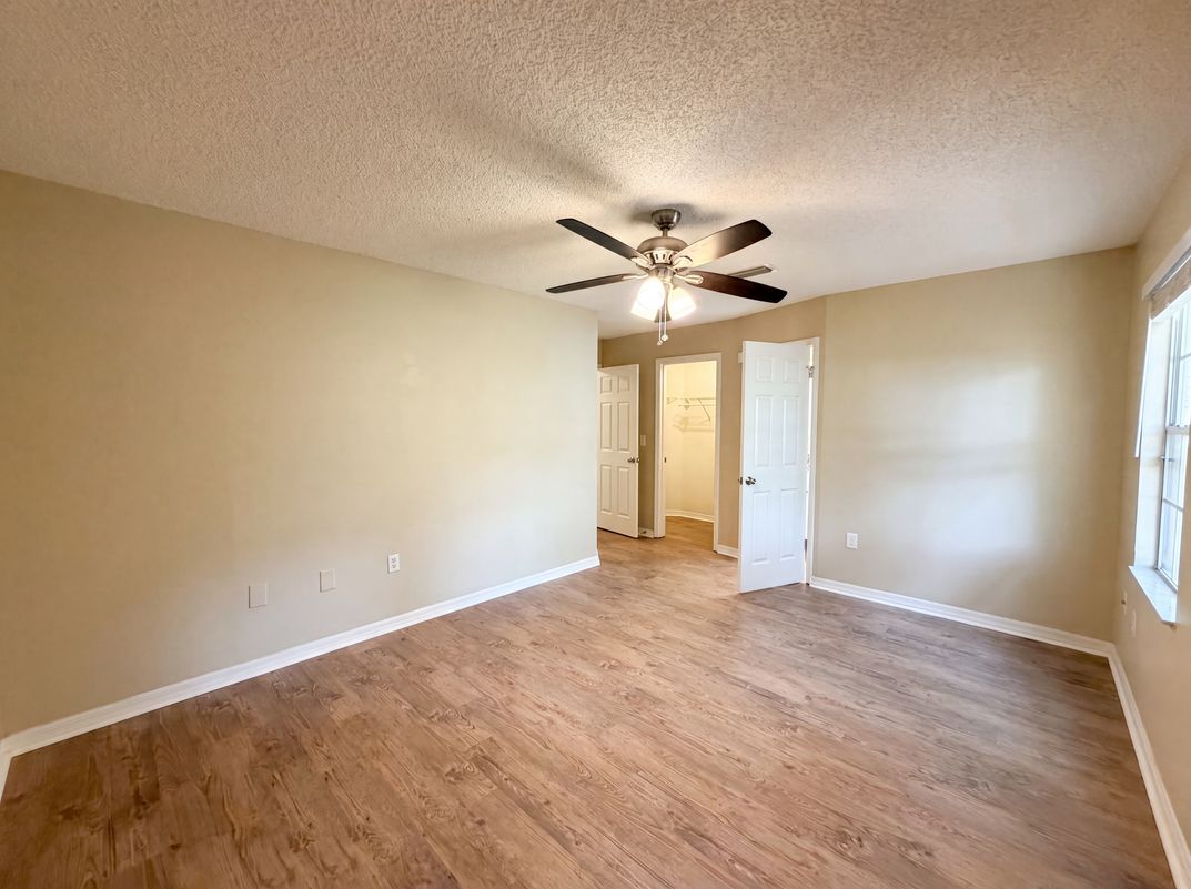 Photo 4 of 24 of 2715 Lorraine Dr, Leesburg, FL