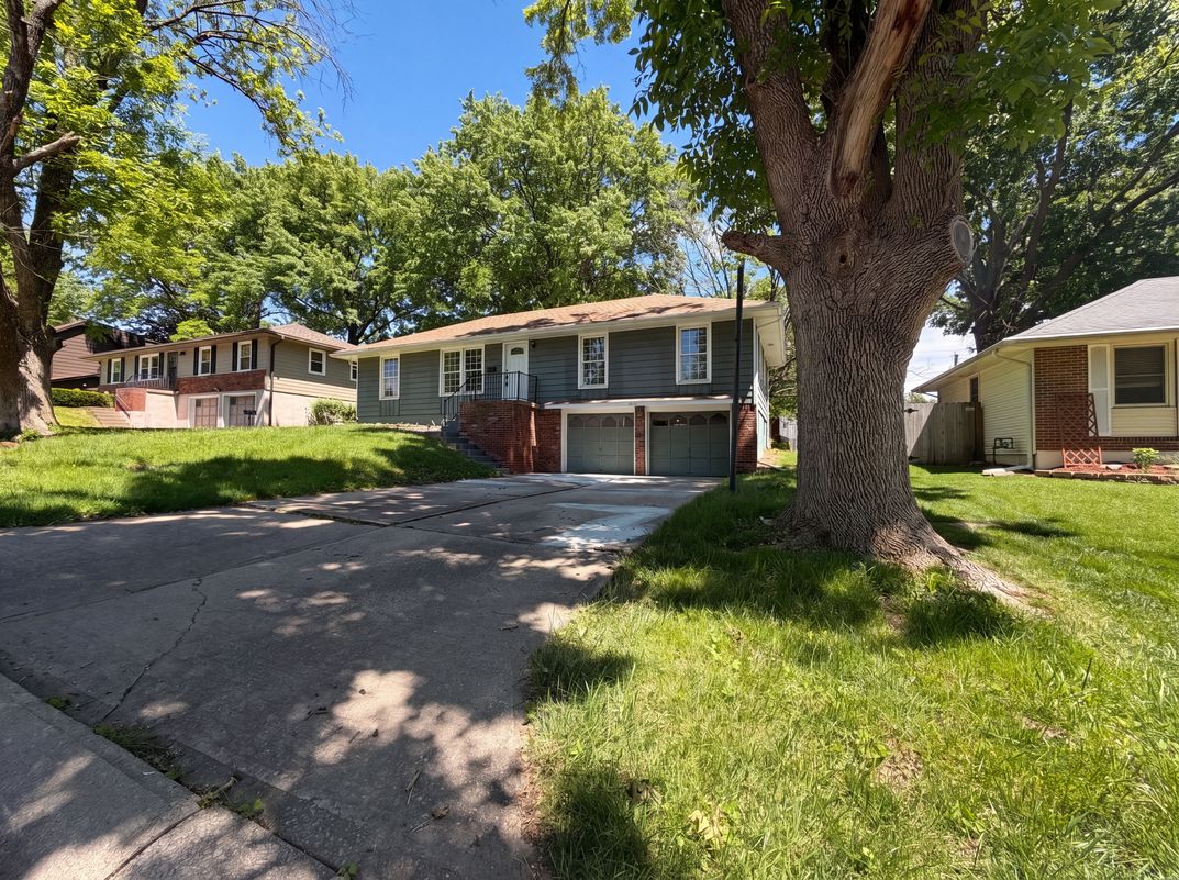 Photo 17 of 21 of 3809 S Drumm Ave, Independence, MO