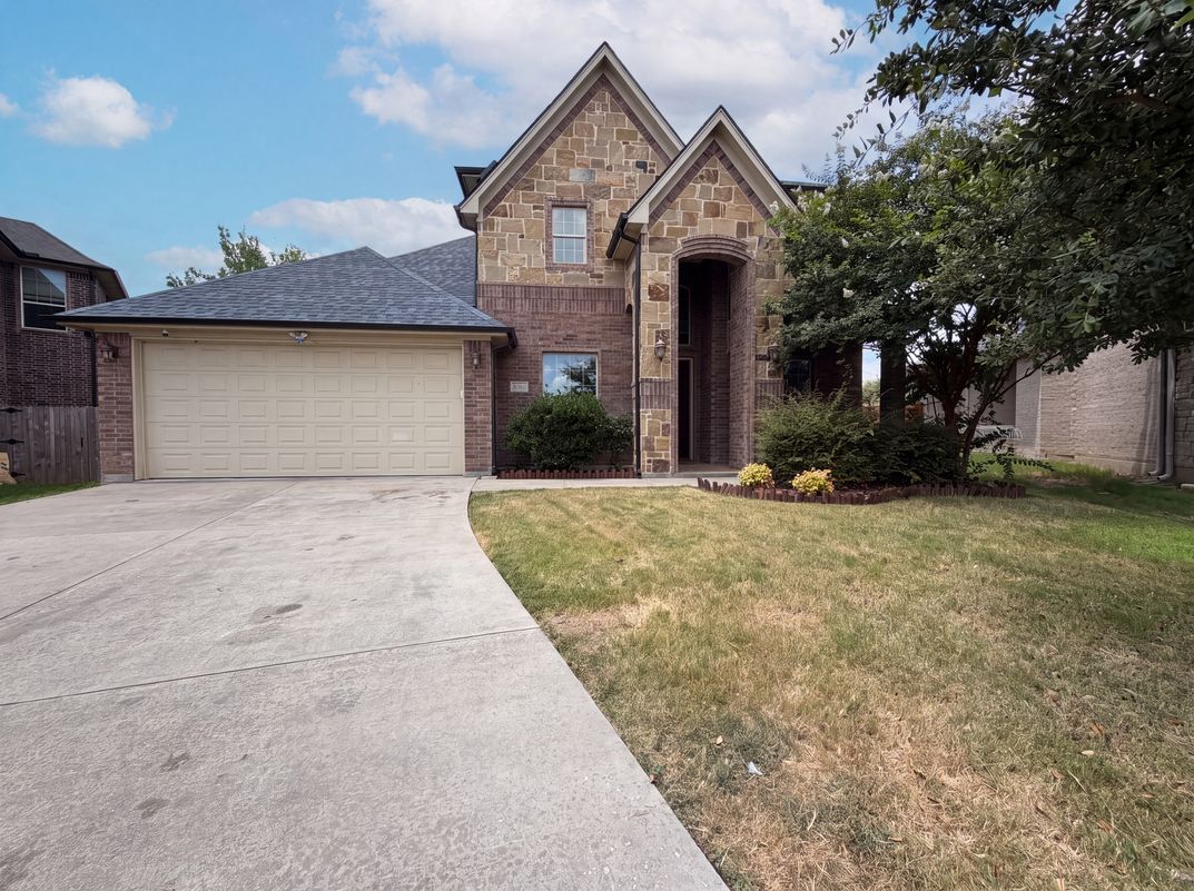 Property photo 1 of 400 Blue Star Ct