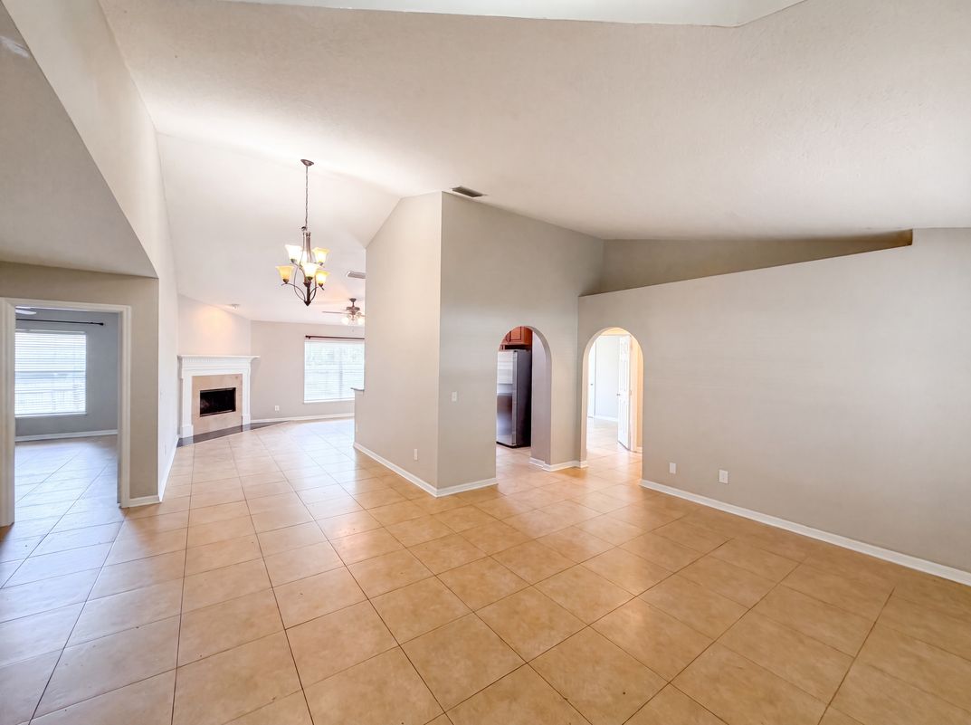 Photo 6 of 29 of 17802 Jefferson St, Oakland, FL