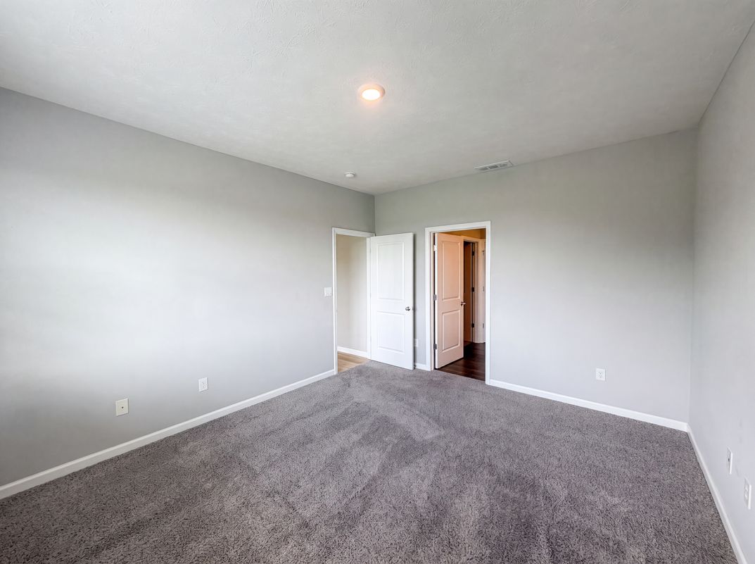 Photo 10 of 19 of 1671 Fairmount Dr, Greenfield, IN