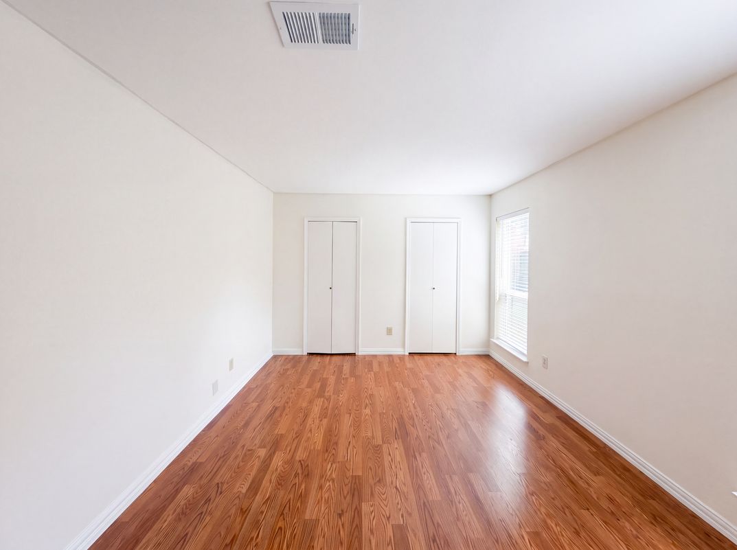 Photo 6 of 15 of 2739 April Hill Ln, Dallas, TX