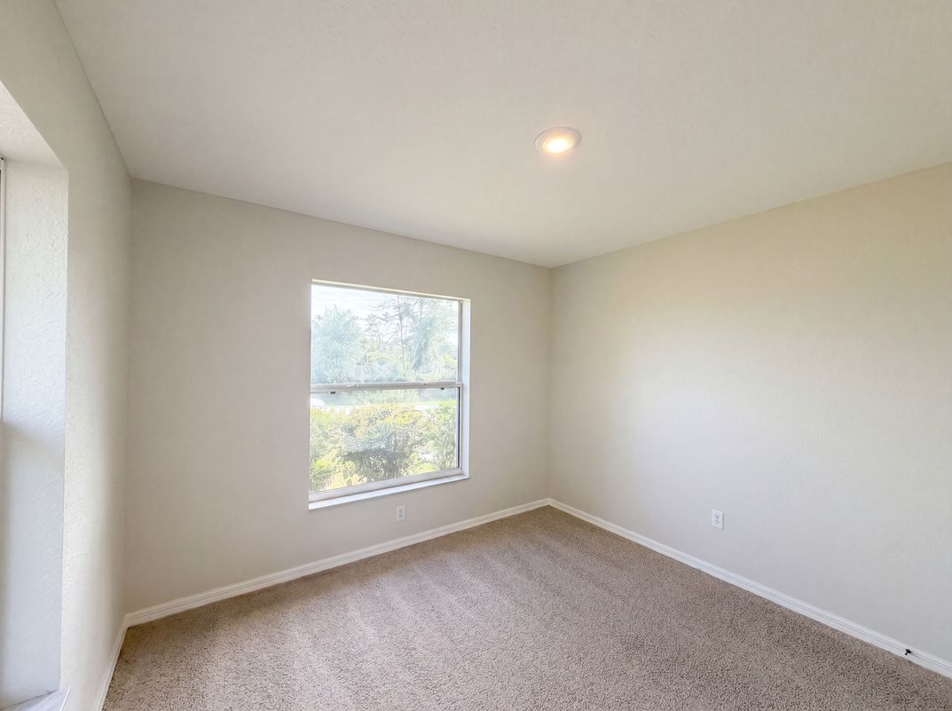 Photo 10 of 25 of 17956 SW 25th Avenue Rd, Ocala, FL