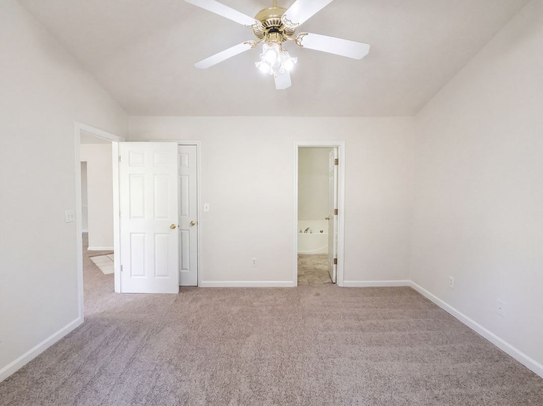 Photo 4 of 27 of 182 Livingston Ln, Covington, GA