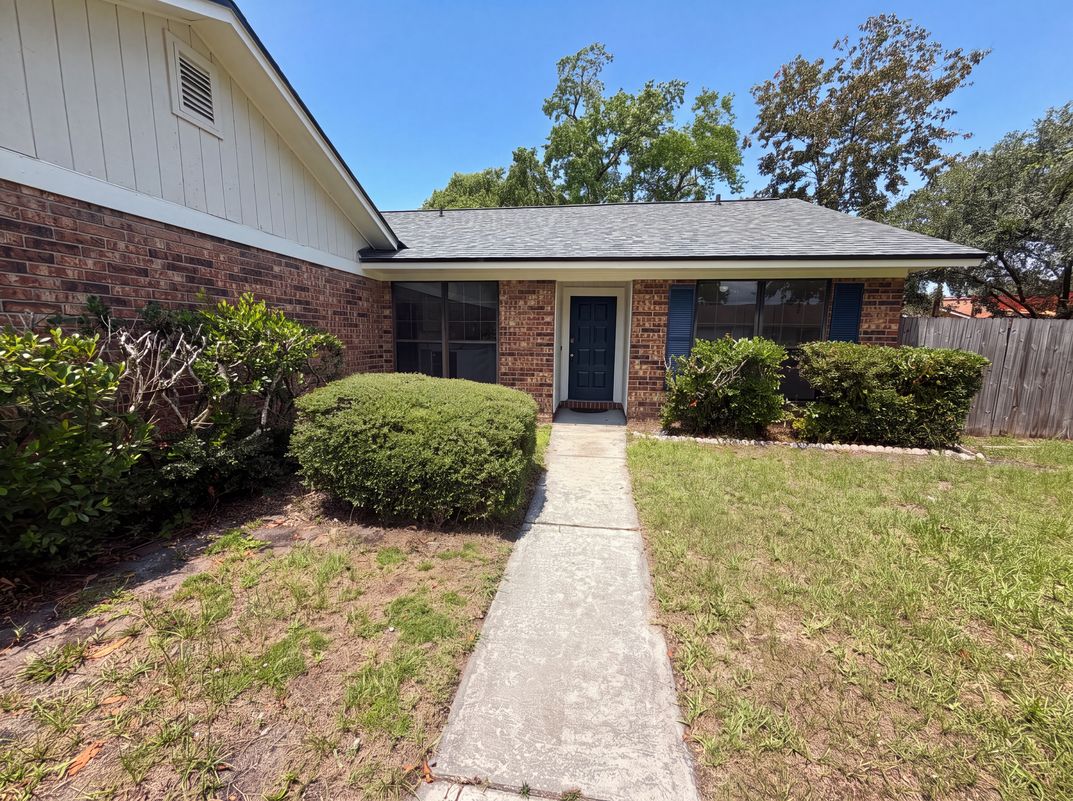 Photo 17 of 19 of 6320 Ian Chad Dr E, Jacksonville, FL